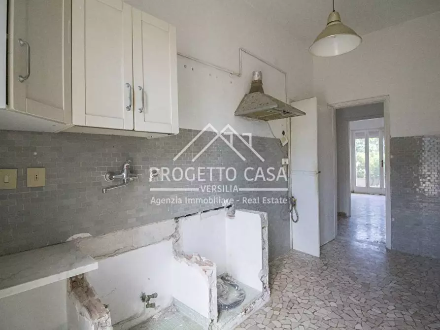 Immagine 17 di Appartamento in vendita  in VIA S. FRANCESCO LIDO DI CAMAIORE a Camaiore