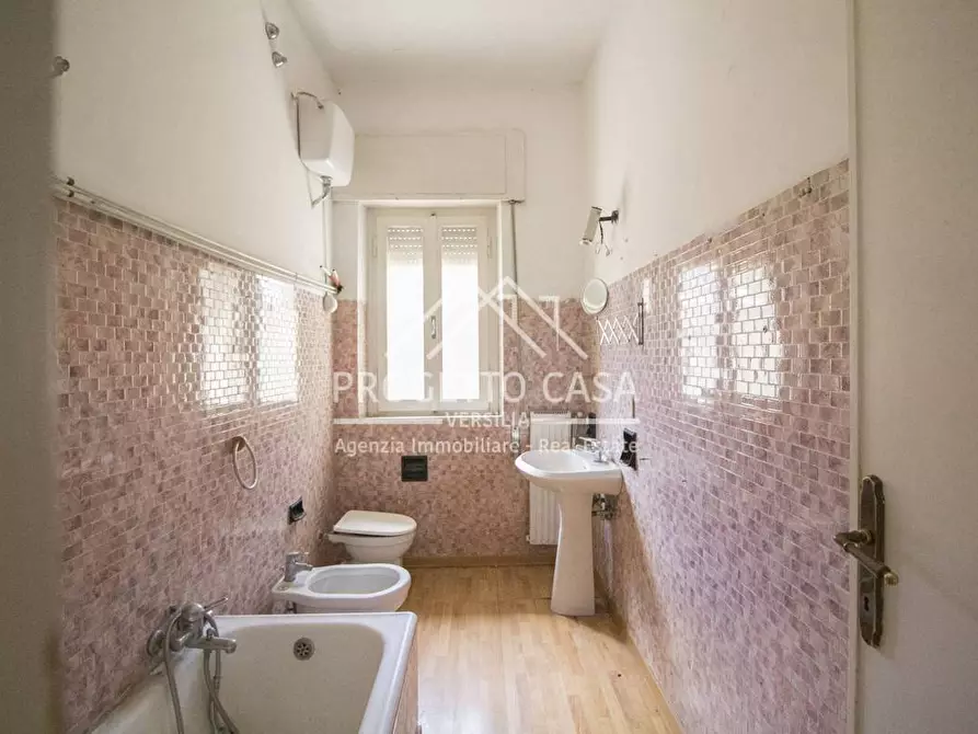 Immagine 25 di Appartamento in vendita  in VIA S. FRANCESCO LIDO DI CAMAIORE a Camaiore