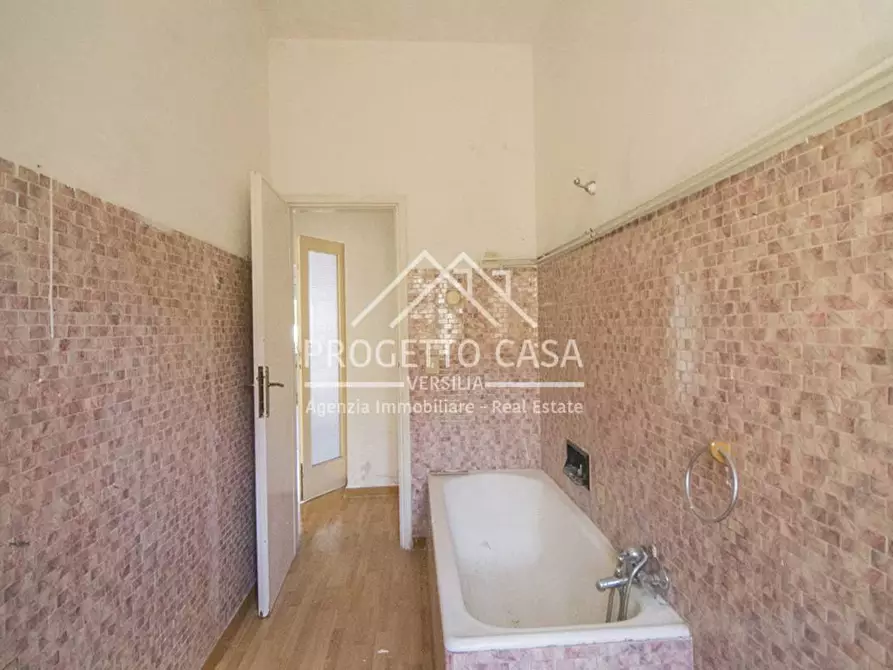 Immagine 27 di Appartamento in vendita  in VIA S. FRANCESCO LIDO DI CAMAIORE a Camaiore