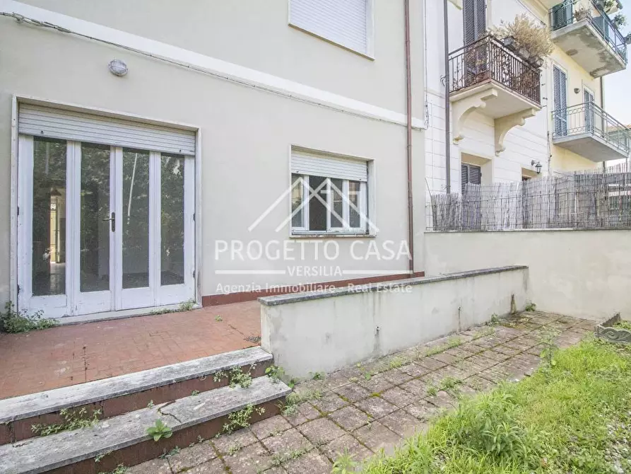 Immagine 41 di Appartamento in vendita  in VIA S. FRANCESCO LIDO DI CAMAIORE a Camaiore