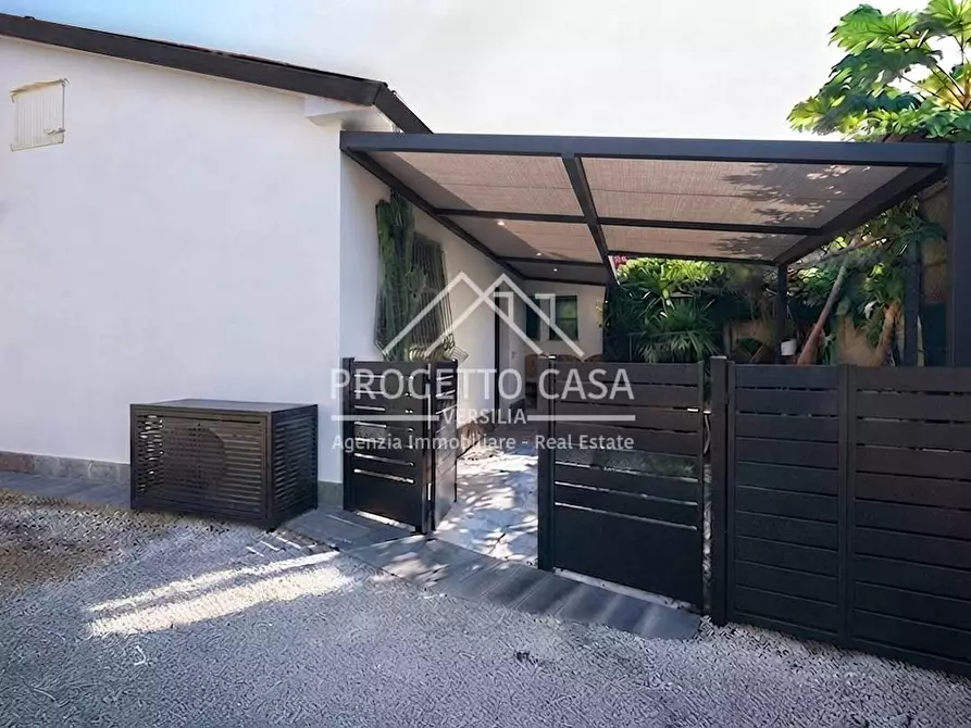 Immagine 1 di Casa indipendente in vendita  in via stipeto a Pietrasanta