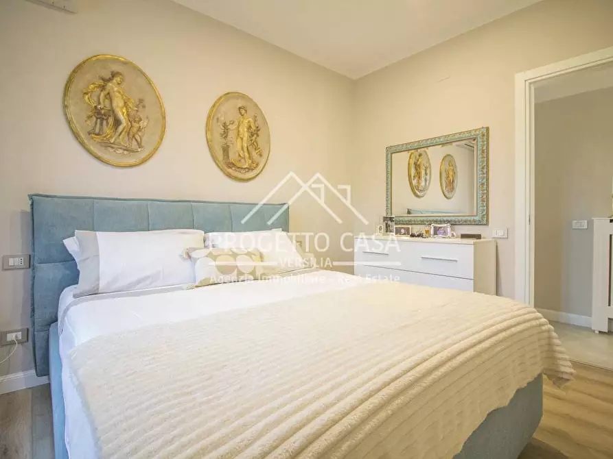Immagine 12 di Appartamento in vendita  in via canova a Camaiore