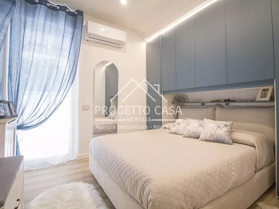 Immagine 19 di Appartamento in vendita  in via canova a Camaiore