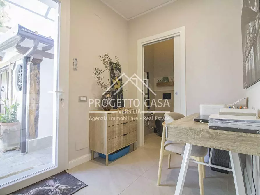 Immagine 23 di Appartamento in vendita  in via canova a Camaiore
