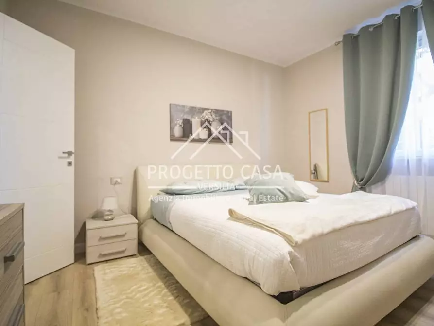 Immagine 27 di Appartamento in vendita  in via canova a Camaiore