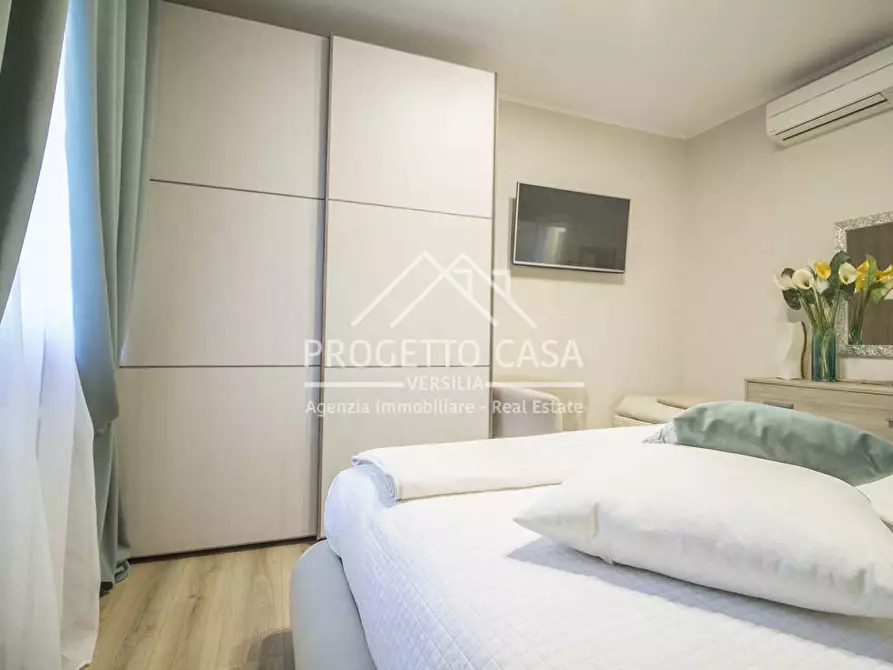 Immagine 28 di Appartamento in vendita  in via canova a Camaiore