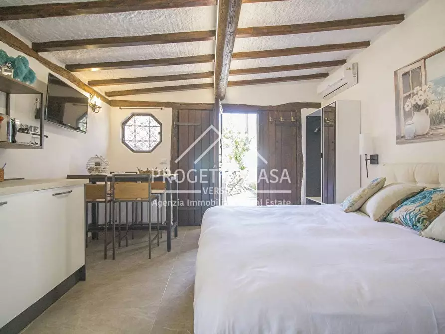 Immagine 35 di Appartamento in vendita  in via canova a Camaiore