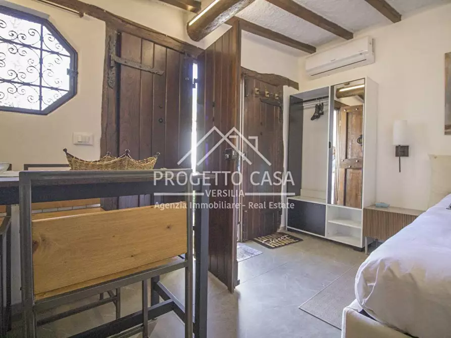 Immagine 36 di Appartamento in vendita  in via canova a Camaiore