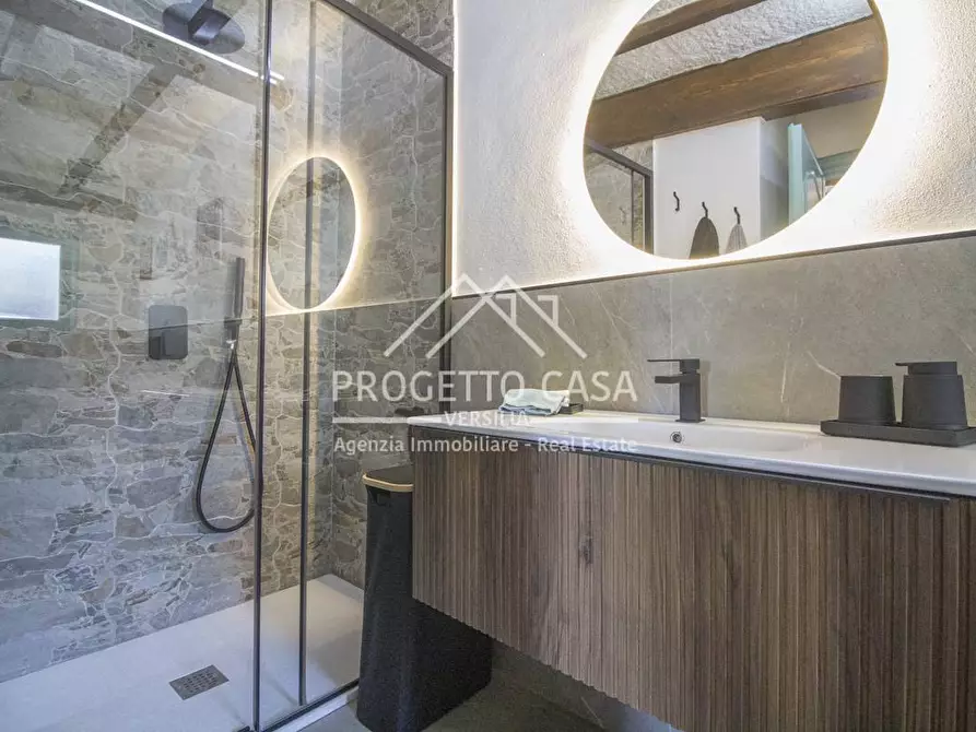 Immagine 39 di Appartamento in vendita  in via canova a Camaiore