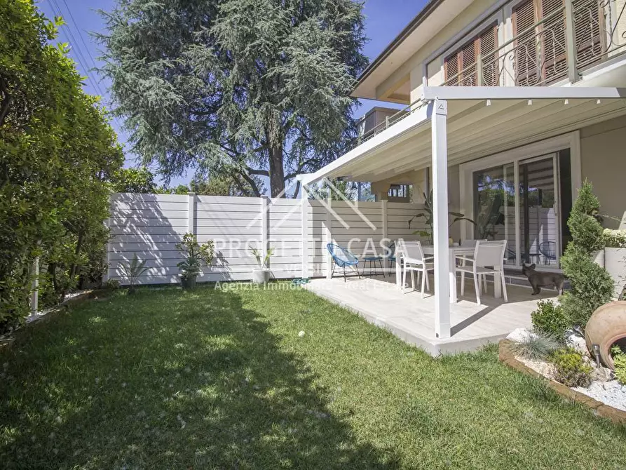 Immagine 48 di Appartamento in vendita  in via canova a Camaiore