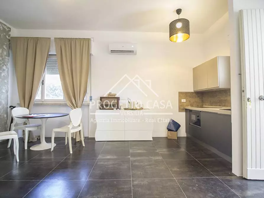 Immagine 3 di Appartamento in vendita  in VIA LELIO GIUSTI a Viareggio