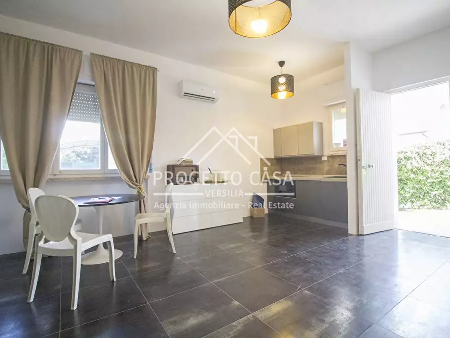 Immagine 4 di Appartamento in vendita  in VIA LELIO GIUSTI a Viareggio