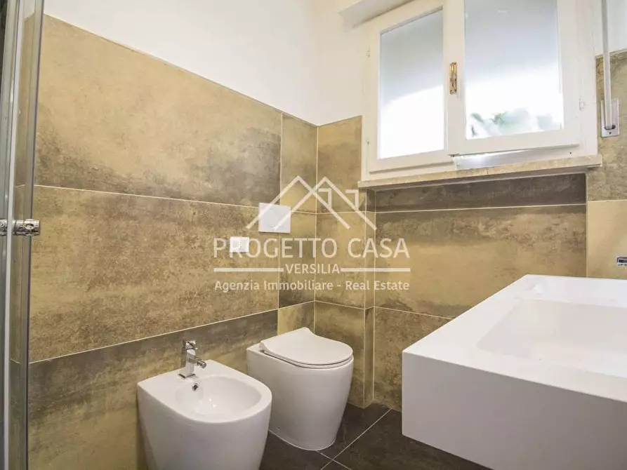 Immagine 15 di Appartamento in vendita  in VIA LELIO GIUSTI a Viareggio
