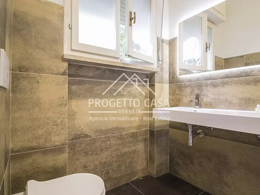 Immagine 16 di Appartamento in vendita  in VIA LELIO GIUSTI a Viareggio
