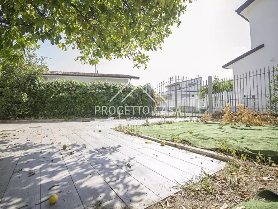 Immagine 24 di Appartamento in vendita  in VIA LELIO GIUSTI a Viareggio