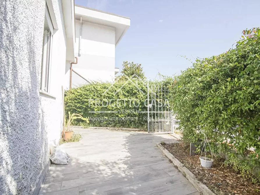 Immagine 25 di Appartamento in vendita  in VIA LELIO GIUSTI a Viareggio