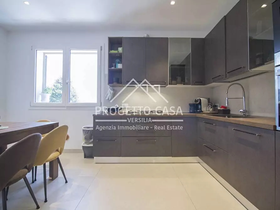 Immagine 9 di Appartamento in vendita  in VIA DEL CIAMPINO a Camaiore