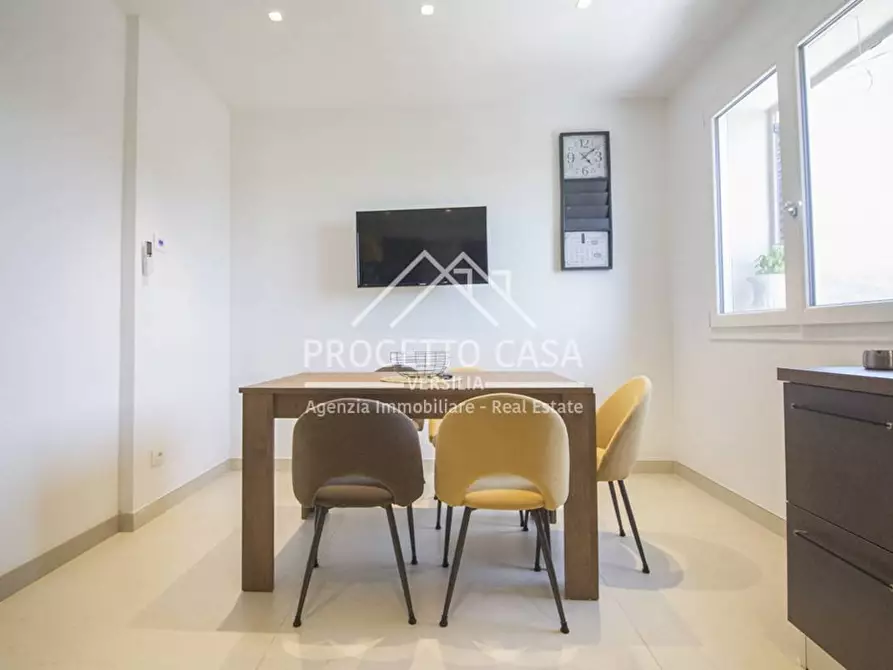 Immagine 11 di Appartamento in vendita  in VIA DEL CIAMPINO a Camaiore