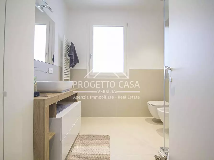 Immagine 21 di Appartamento in vendita  in VIA DEL CIAMPINO a Camaiore