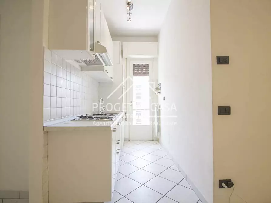 Immagine 5 di Appartamento in vendita  in via leopardi a Camaiore