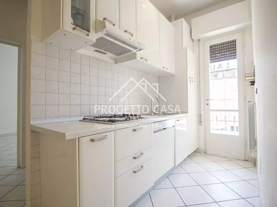 Immagine 6 di Appartamento in vendita  in via leopardi a Camaiore