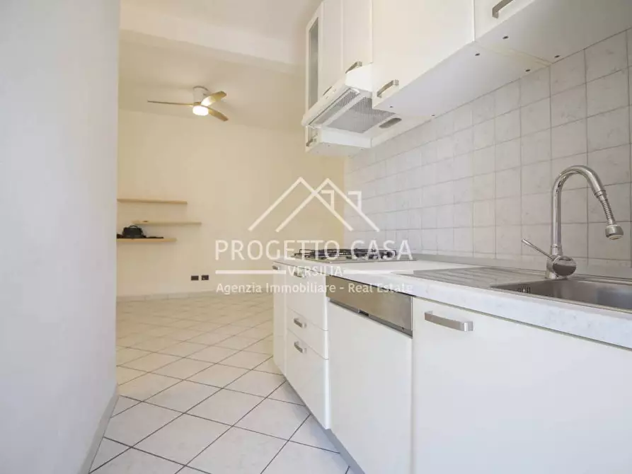 Immagine 8 di Appartamento in vendita  in via leopardi a Camaiore