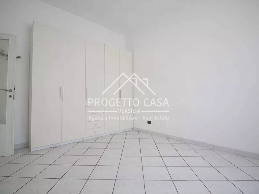 Immagine 13 di Appartamento in vendita  in via leopardi a Camaiore