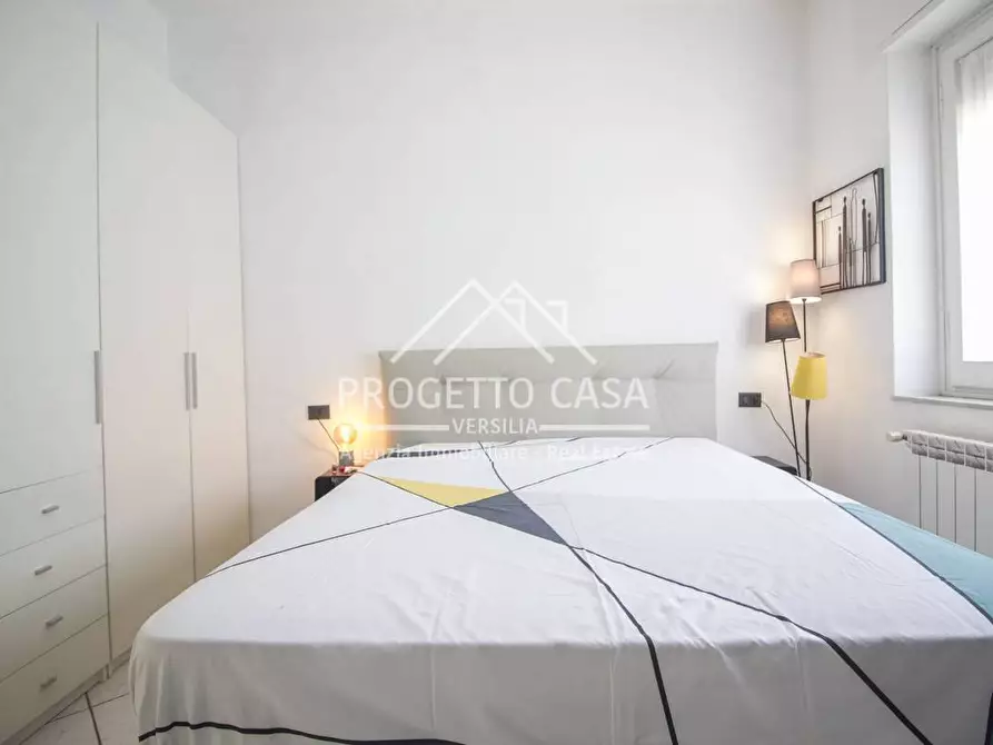 Immagine 22 di Appartamento in vendita  in via leopardi a Camaiore