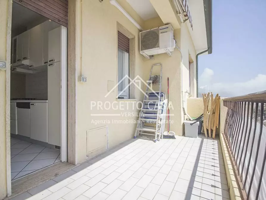 Immagine 24 di Appartamento in vendita  in via leopardi a Camaiore