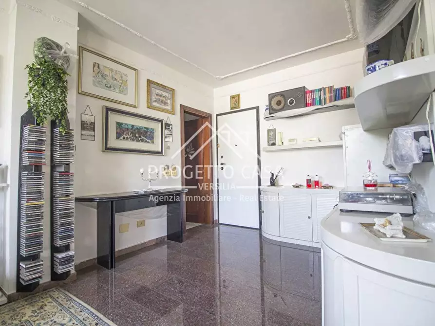 Immagine 4 di Appartamento in vendita  in via viii marzo a Viareggio