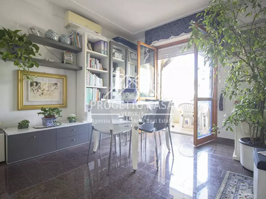 Immagine 7 di Appartamento in vendita  in via viii marzo a Viareggio