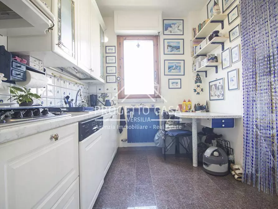 Immagine 11 di Appartamento in vendita  in via viii marzo a Viareggio