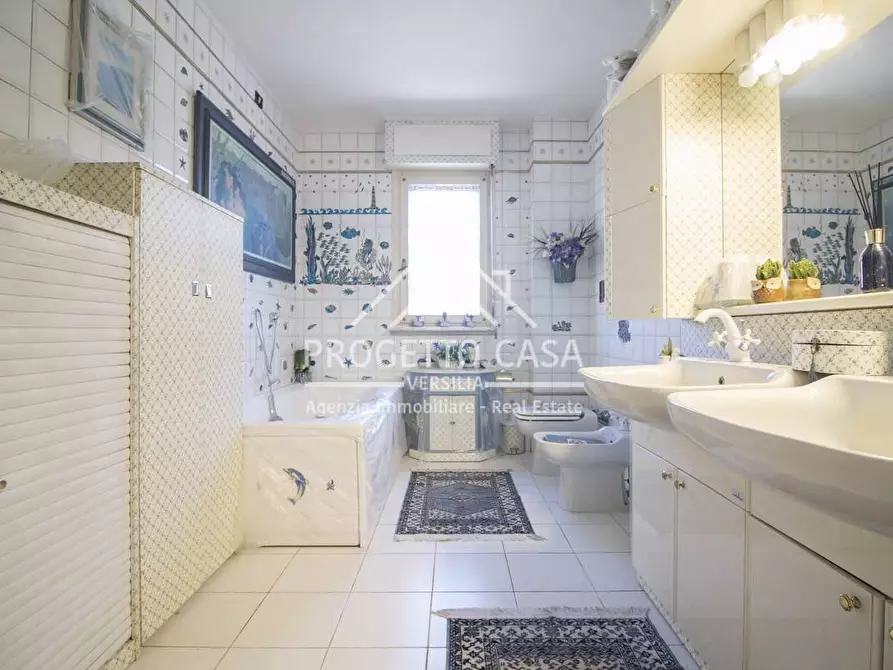 Immagine 19 di Appartamento in vendita  in via viii marzo a Viareggio