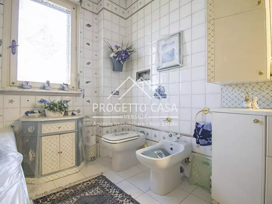 Immagine 23 di Appartamento in vendita  in via viii marzo a Viareggio