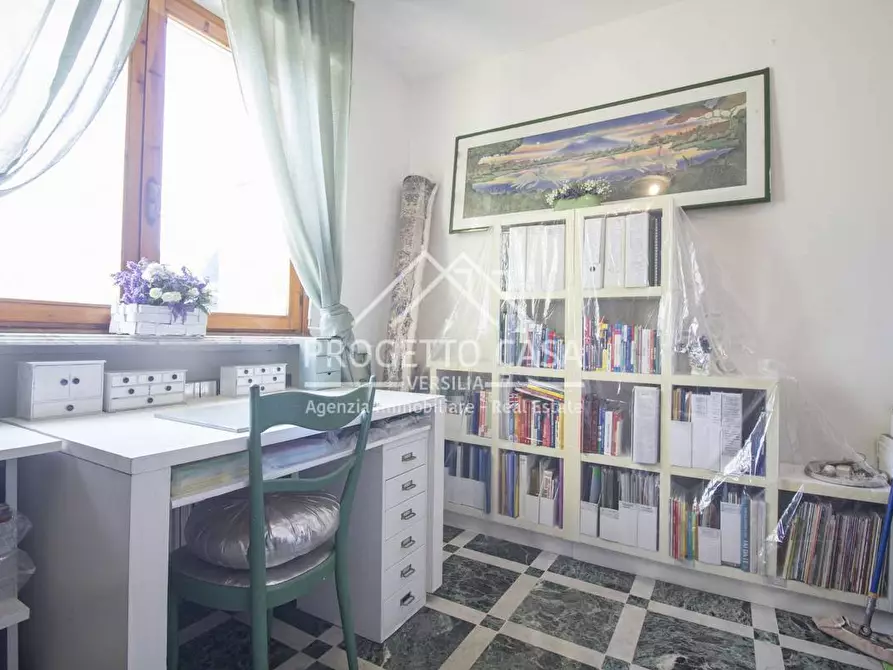 Immagine 29 di Appartamento in vendita  in via viii marzo a Viareggio