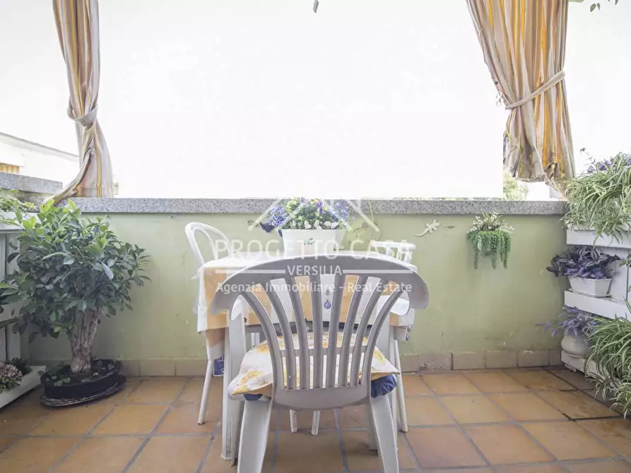 Immagine 36 di Appartamento in vendita  in via viii marzo a Viareggio