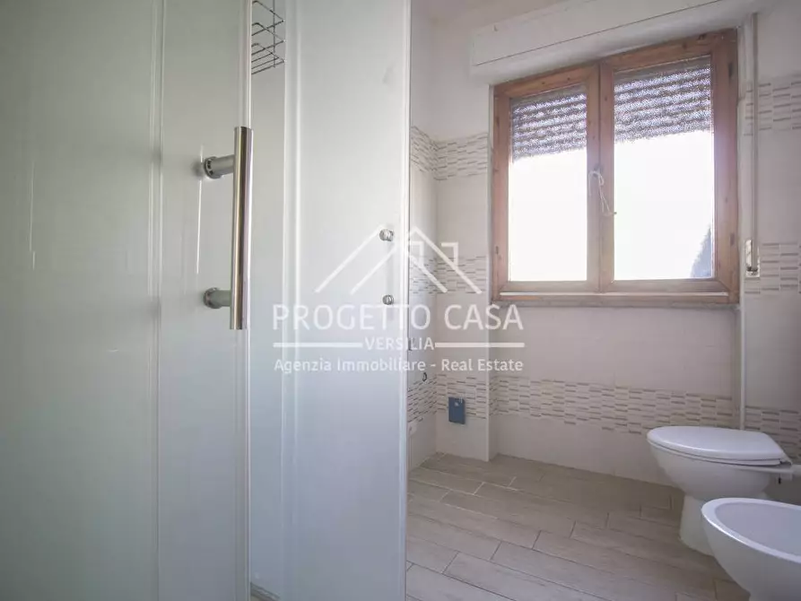 Immagine 15 di Appartamento in vendita  in VIA ADONE DEL CIMA a Viareggio