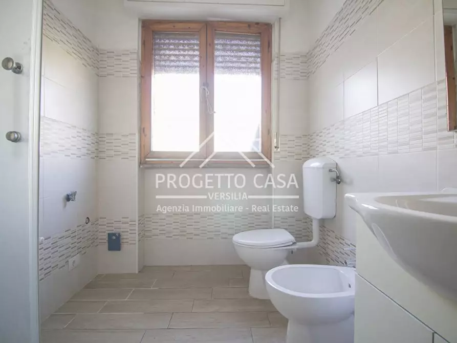 Immagine 16 di Appartamento in vendita  in VIA ADONE DEL CIMA a Viareggio
