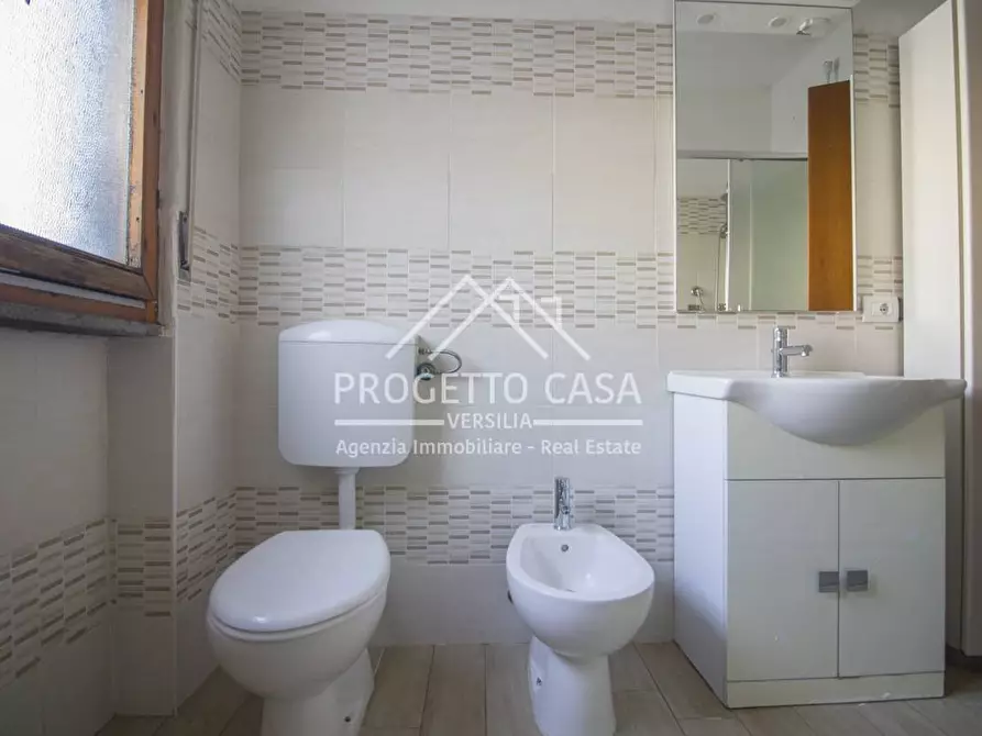 Immagine 19 di Appartamento in vendita  in VIA ADONE DEL CIMA a Viareggio