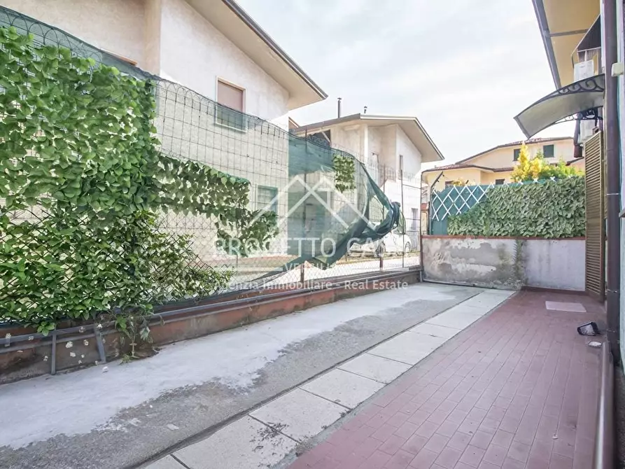 Immagine 25 di Appartamento in vendita  in VIA ADONE DEL CIMA a Viareggio