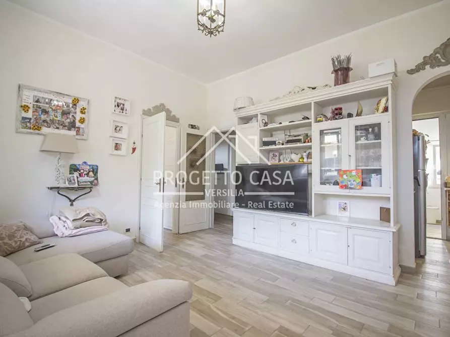 Immagine 2 di Appartamento in vendita  in VIA BATTISTI TORRE DEL LAGO a Viareggio