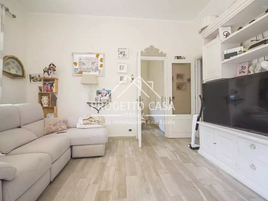 Immagine 3 di Appartamento in vendita  in VIA BATTISTI TORRE DEL LAGO a Viareggio