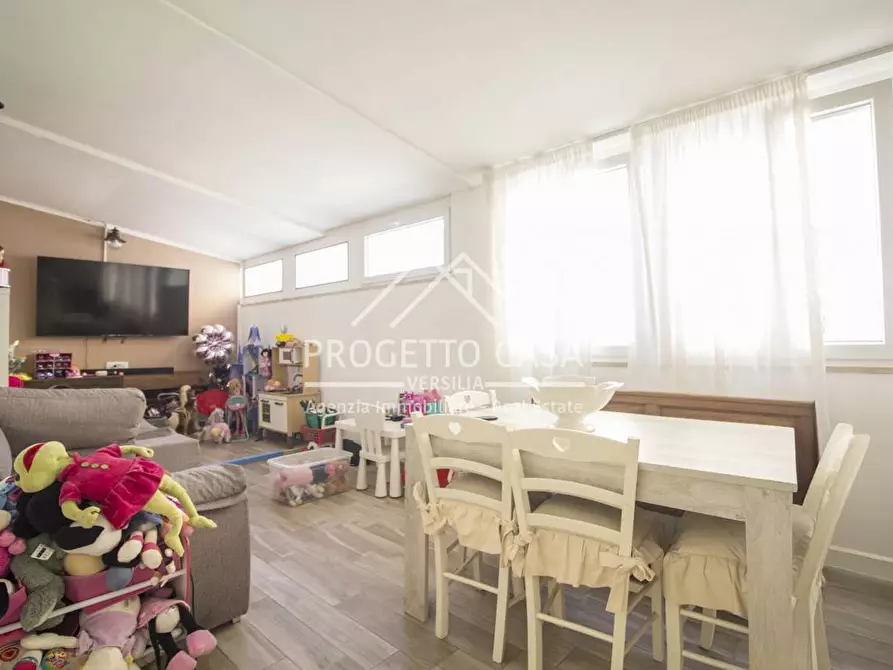 Immagine 24 di Appartamento in vendita  in VIA BATTISTI TORRE DEL LAGO a Viareggio
