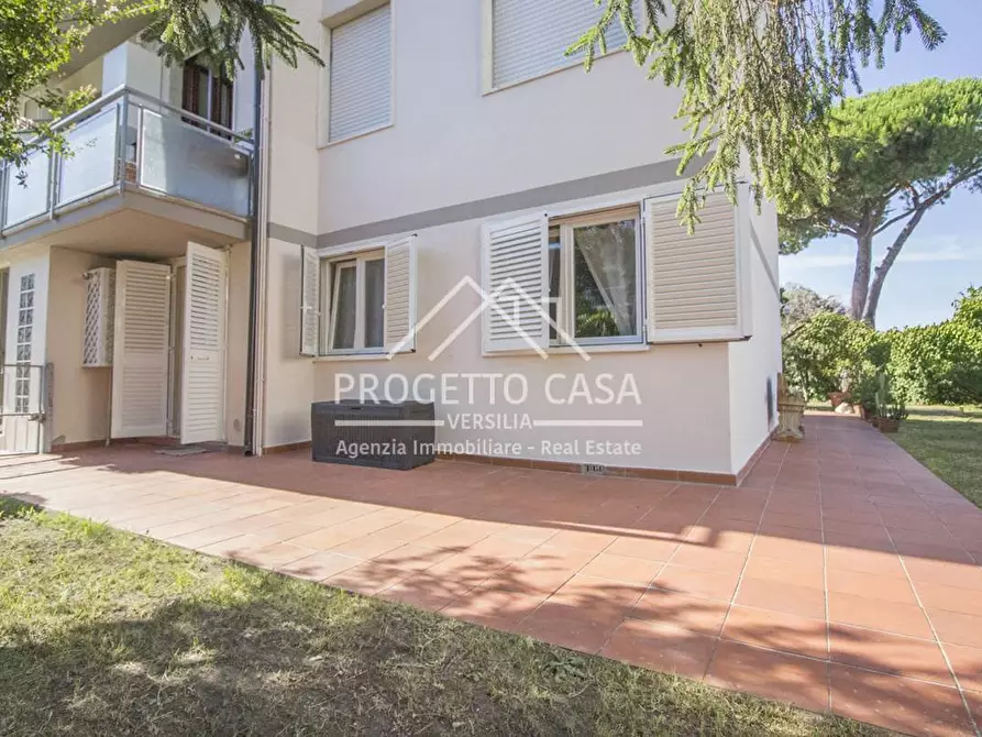 Immagine 1 di Appartamento in vendita  in VIA BOCELLA a Camaiore