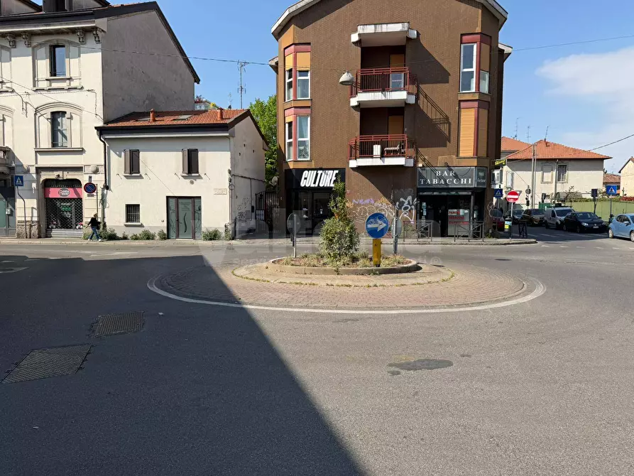 Immagine 1 di Negozio in affitto  in via Col di Lana 1 a Monza