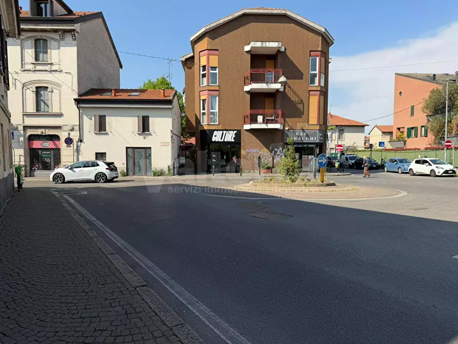 Immagine 2 di Negozio in affitto  in via Col di Lana 1 a Monza