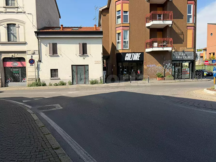 Immagine 4 di Negozio in affitto  in via Col di Lana 1 a Monza