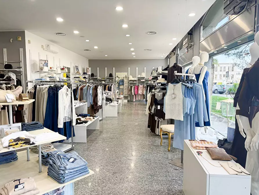 Immagine 5 di Negozio in vendita  in via Lecco 4 a Agrate Brianza
