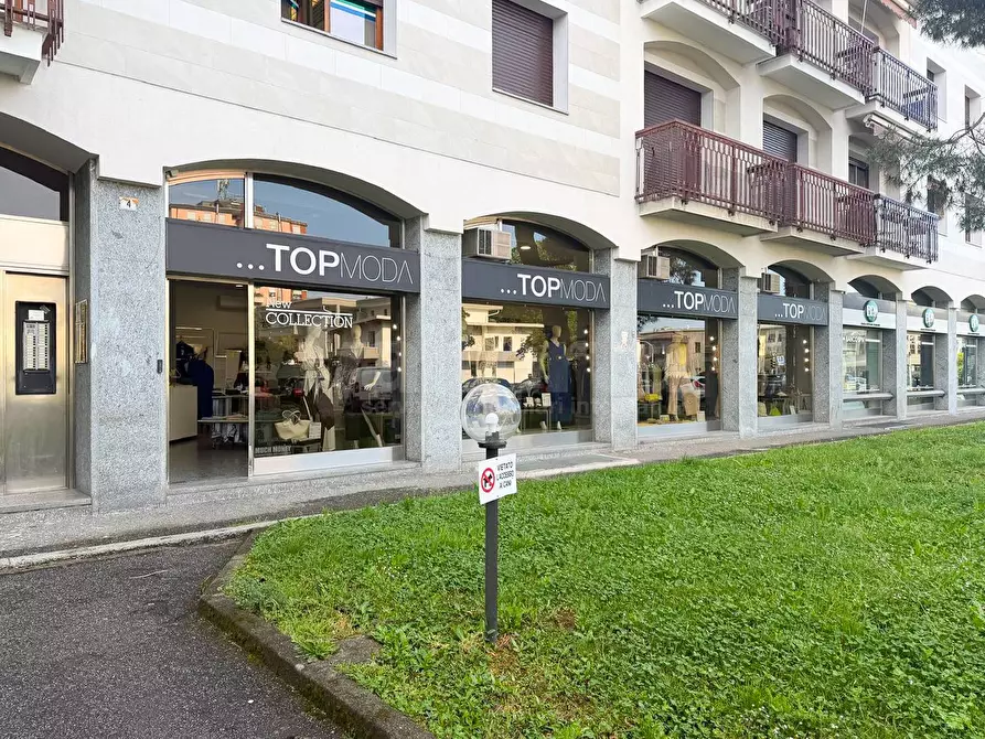 Immagine 6 di Negozio in vendita  in via Lecco 4 a Agrate Brianza