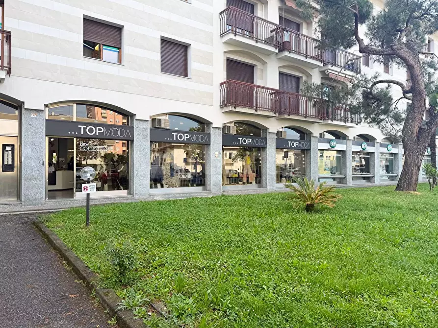 Immagine 1 di Negozio in vendita  in via Lecco 4 a Agrate Brianza